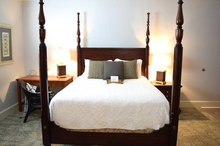 Jh Adams Inn Trademark Collection By Wyndham — Guest room