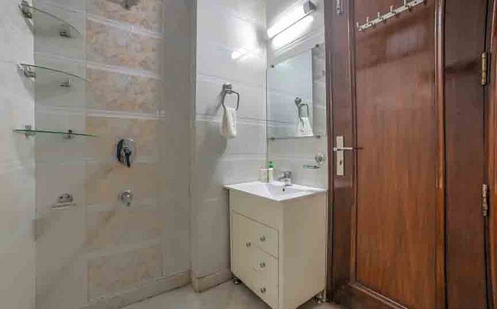Jhouse New Delhi — Bathroom