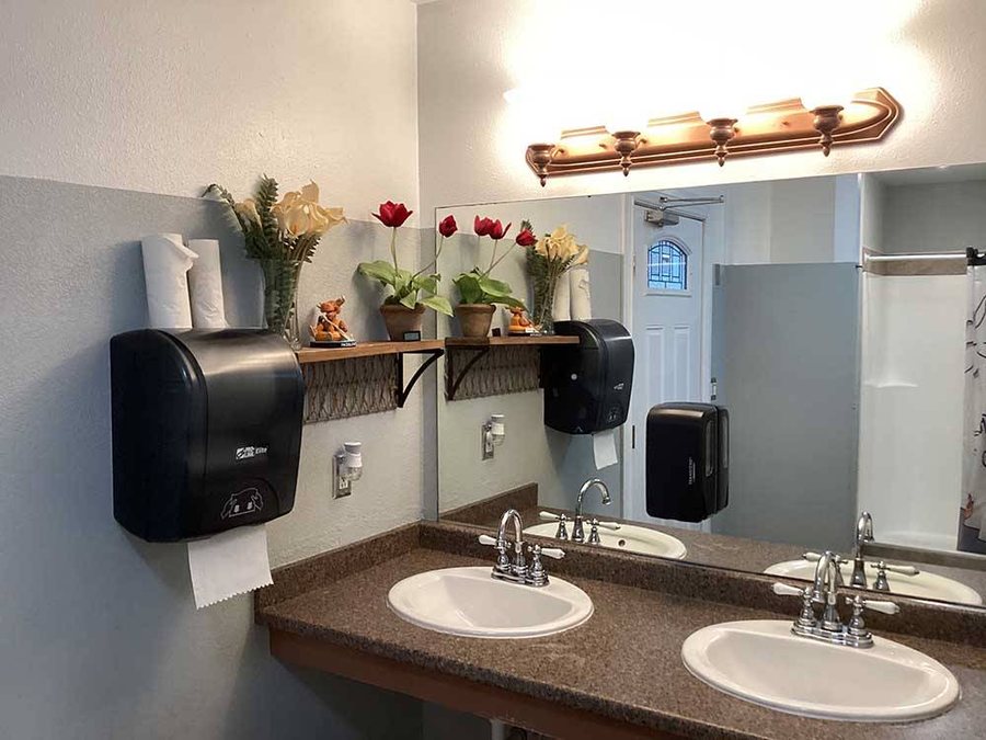 Jim Mary s RV Park — Bathroom