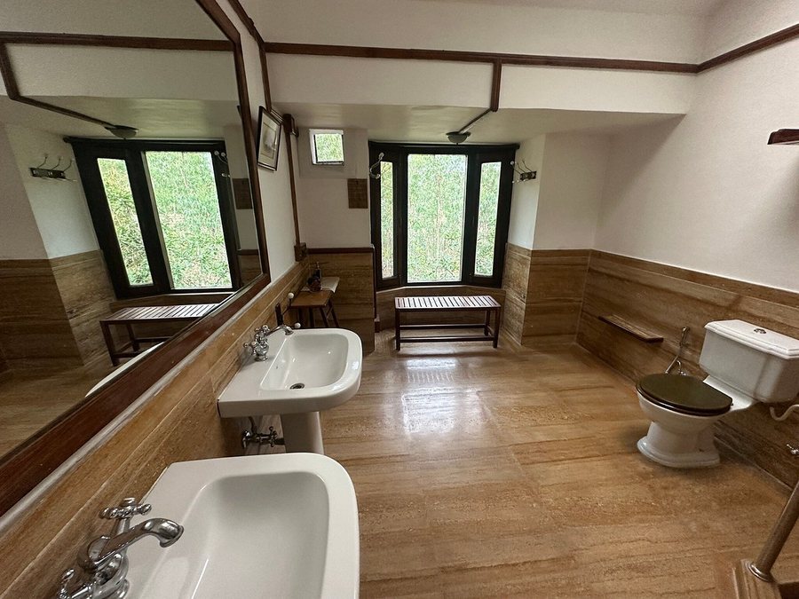Jim s Jungle Retreat — Bathroom