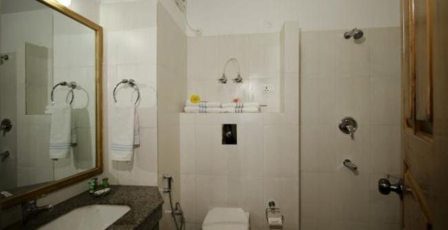 JJ By Vivaan Resort — Bathroom