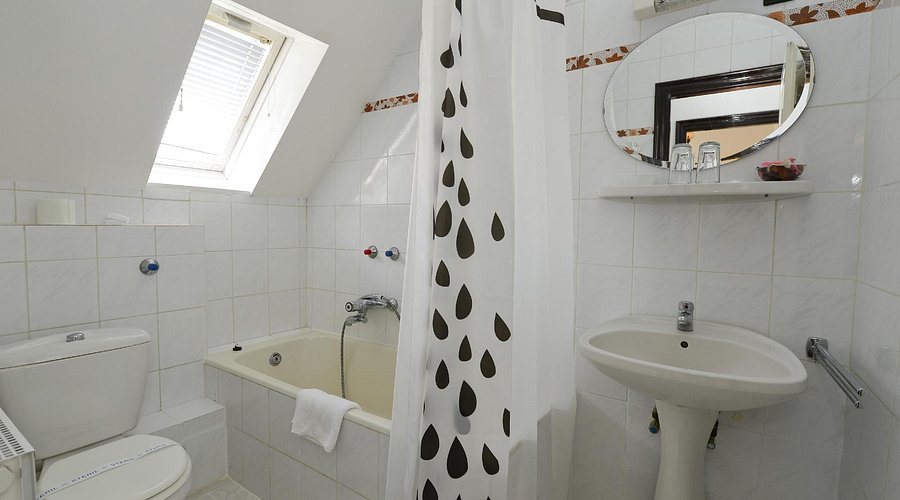 JO JOE Budapest — Bathroom