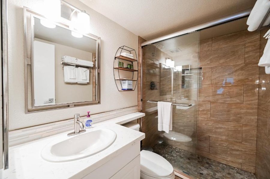 Jockey Club Las Vegas Nevada — Bathroom
