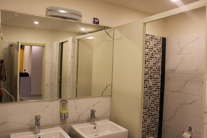 Joey s Hostel — Bathroom
