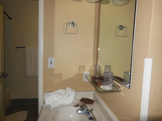 John Muir Lodge — Bathroom