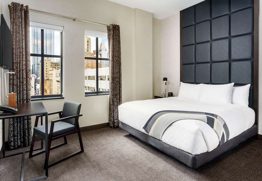 Joinery Hotel Pittsburgh Curio Collection by Hilton — Guest room