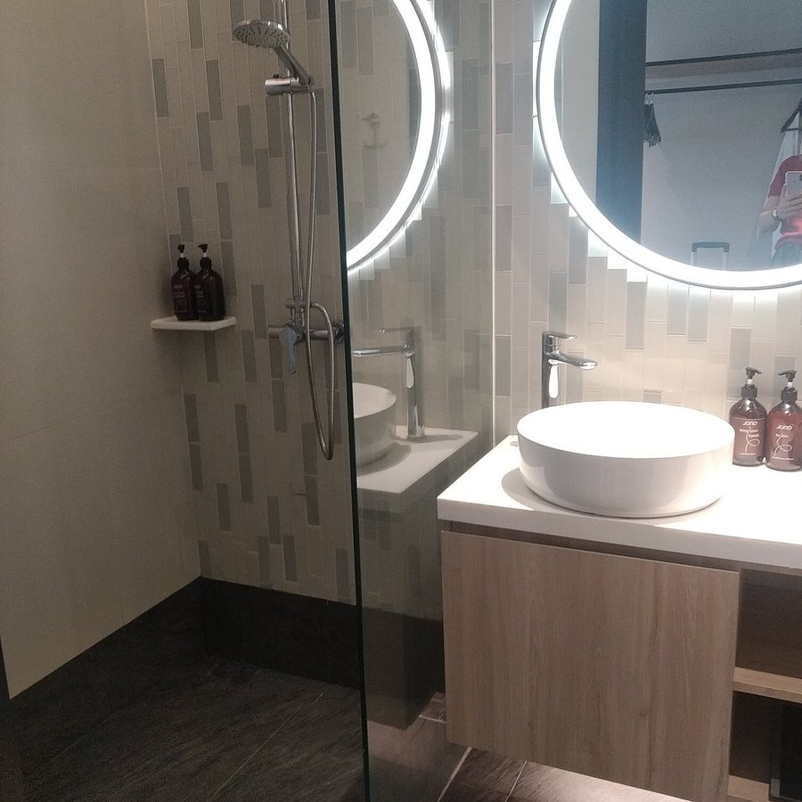 JonoX Phuket Karon Hotel — Bathroom