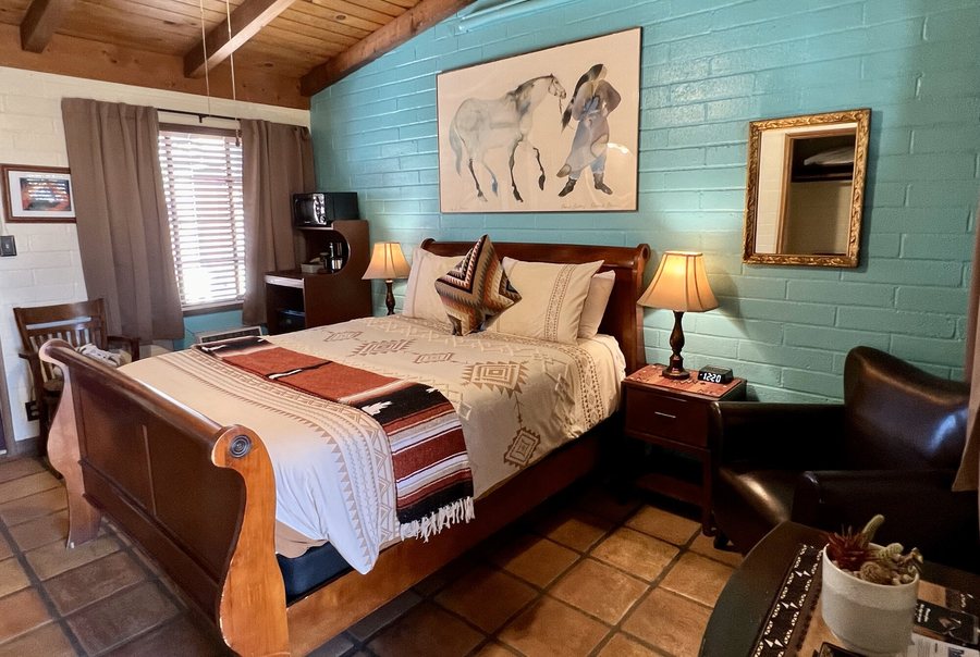Joshua Tree Inn — Guest room