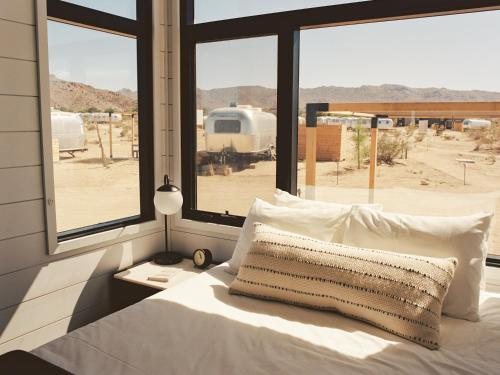 Joshua Tree Lake RV and Campground — Guest room