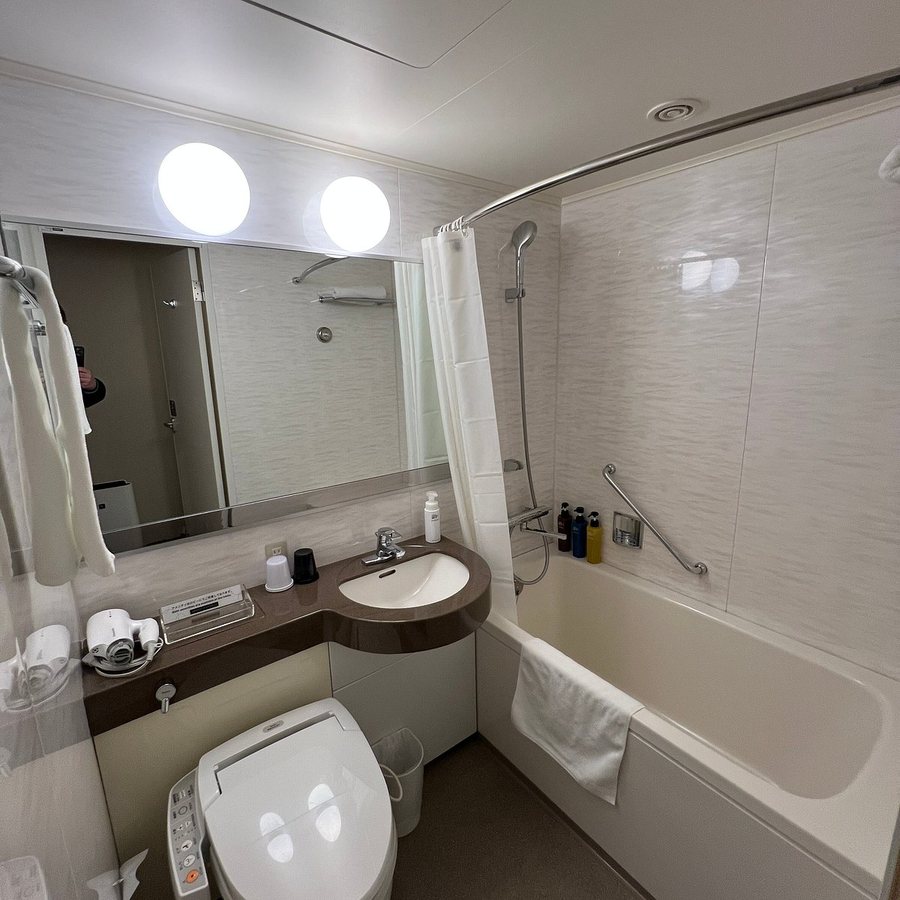 Jr east Hotel Mets Premier Akihabara — Bathroom