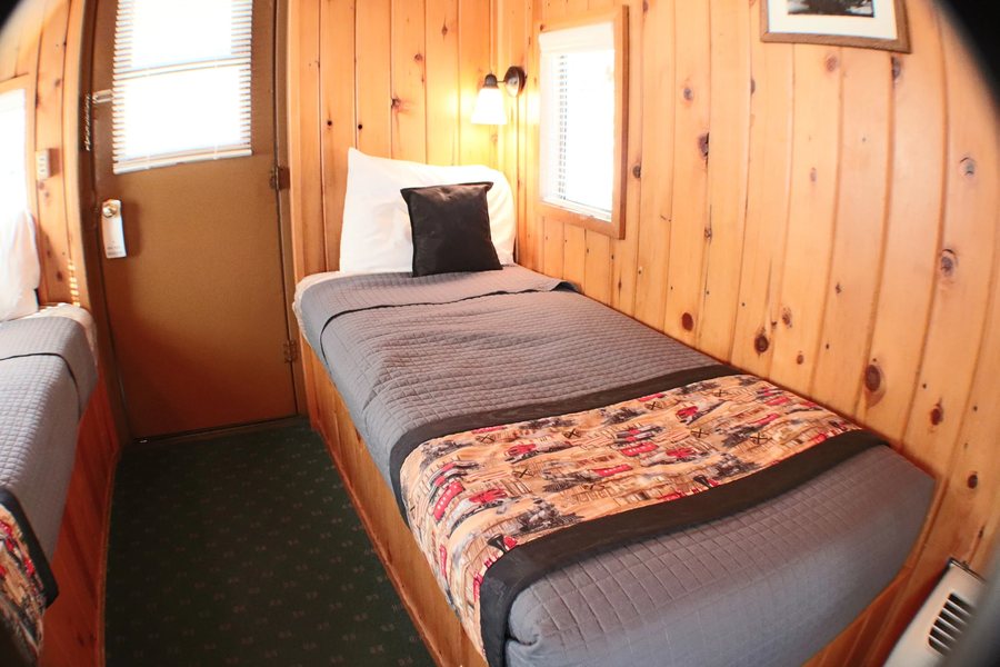 Jubilee Railroad Wilderness Lodge — Guest room
