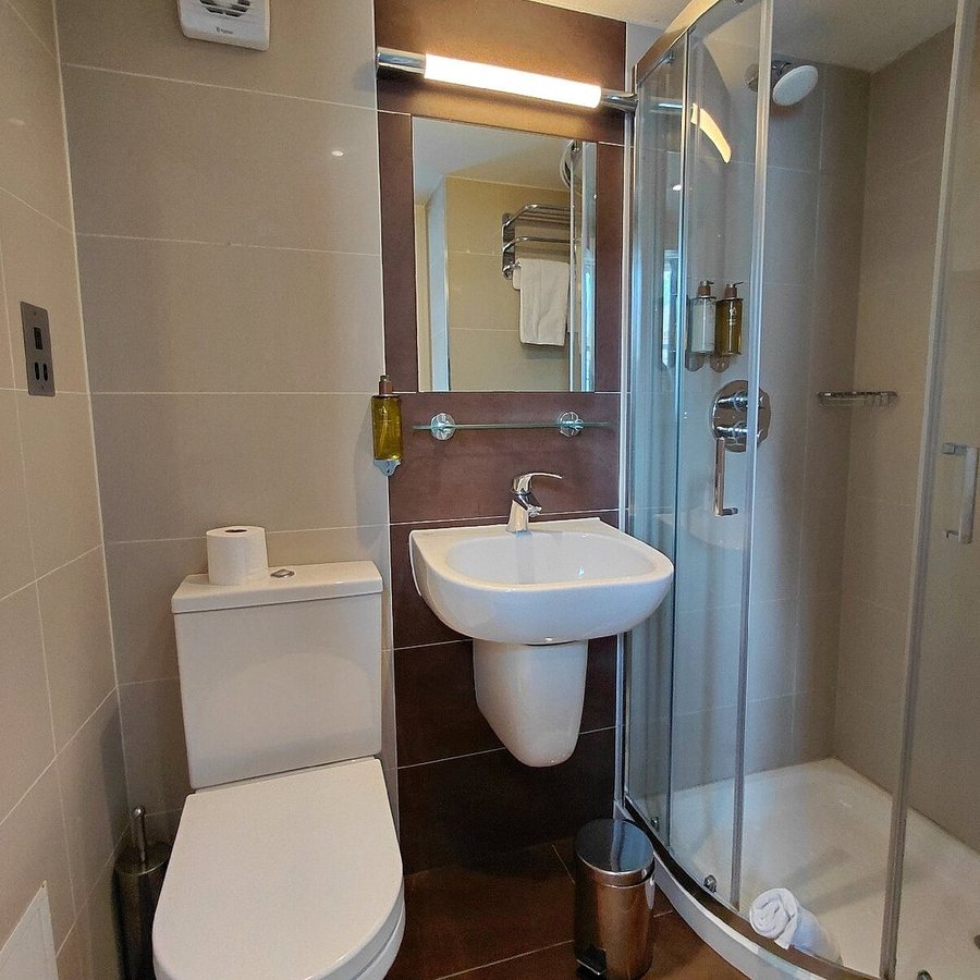 Judd Hotel — Bathroom