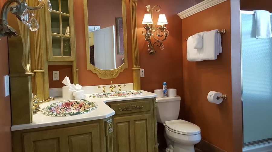 Judge Porter House Bed and Breakfast — Bathroom