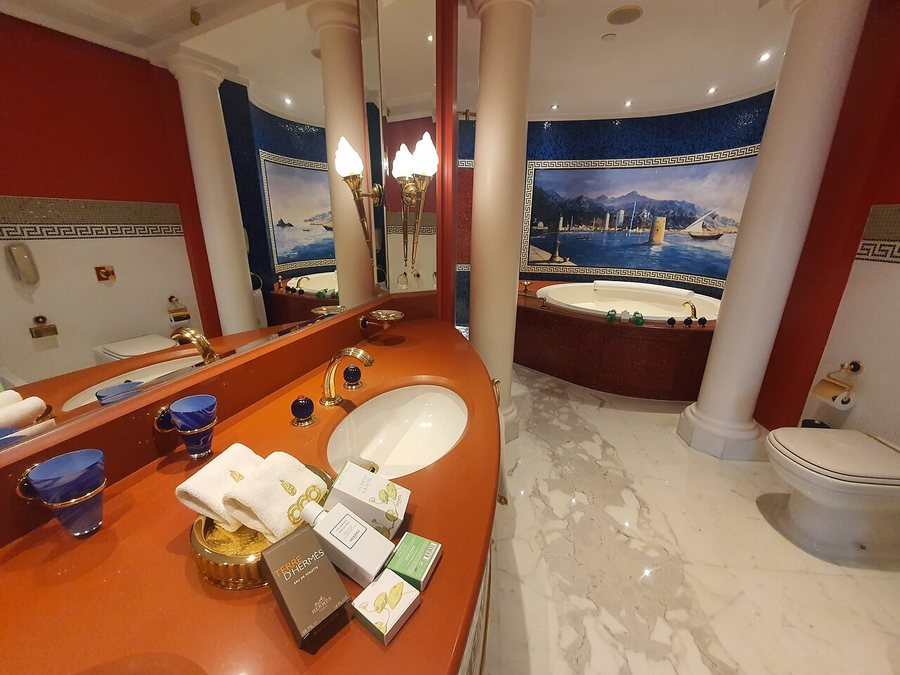 Jumeirah Burj Al Arab — Bathroom