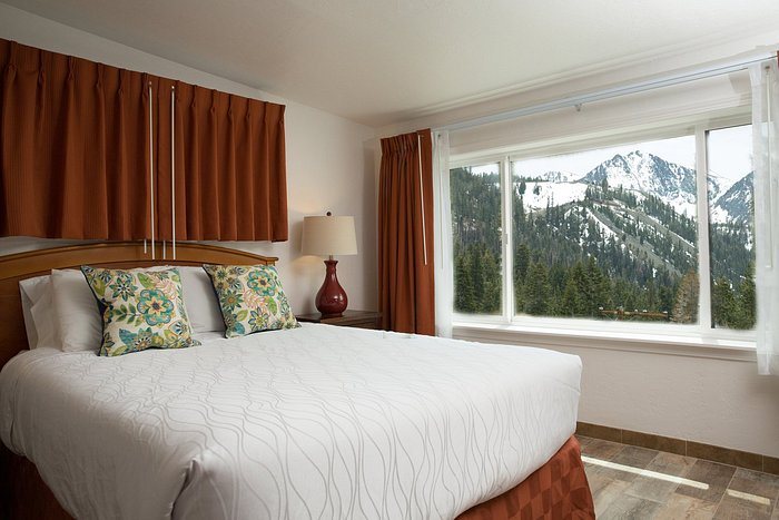 June Lake Motel — Guest room