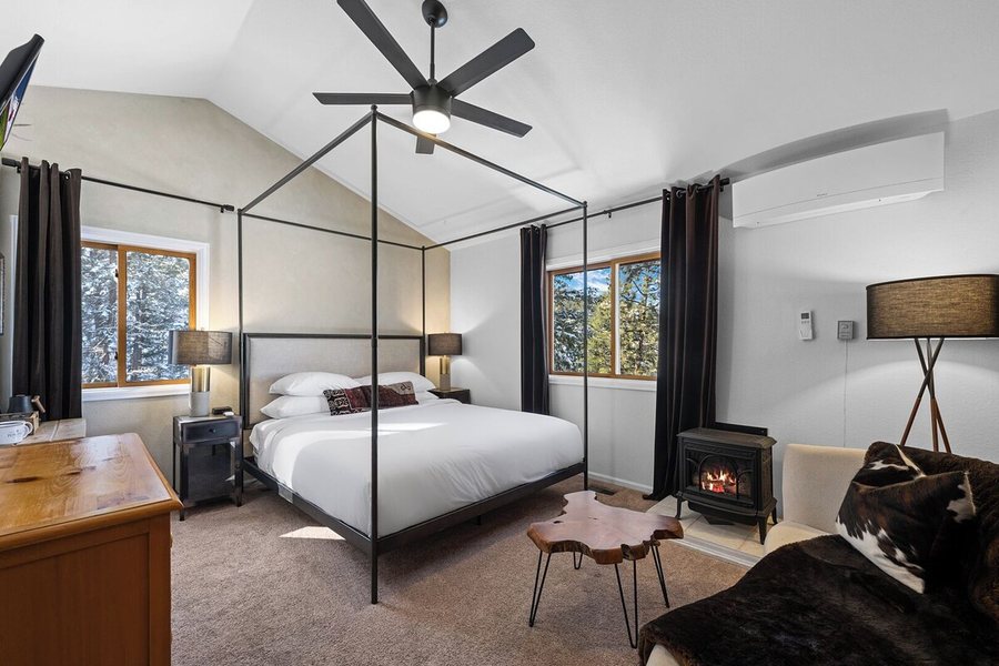 Juniper Lodge Treehouses — Guest room