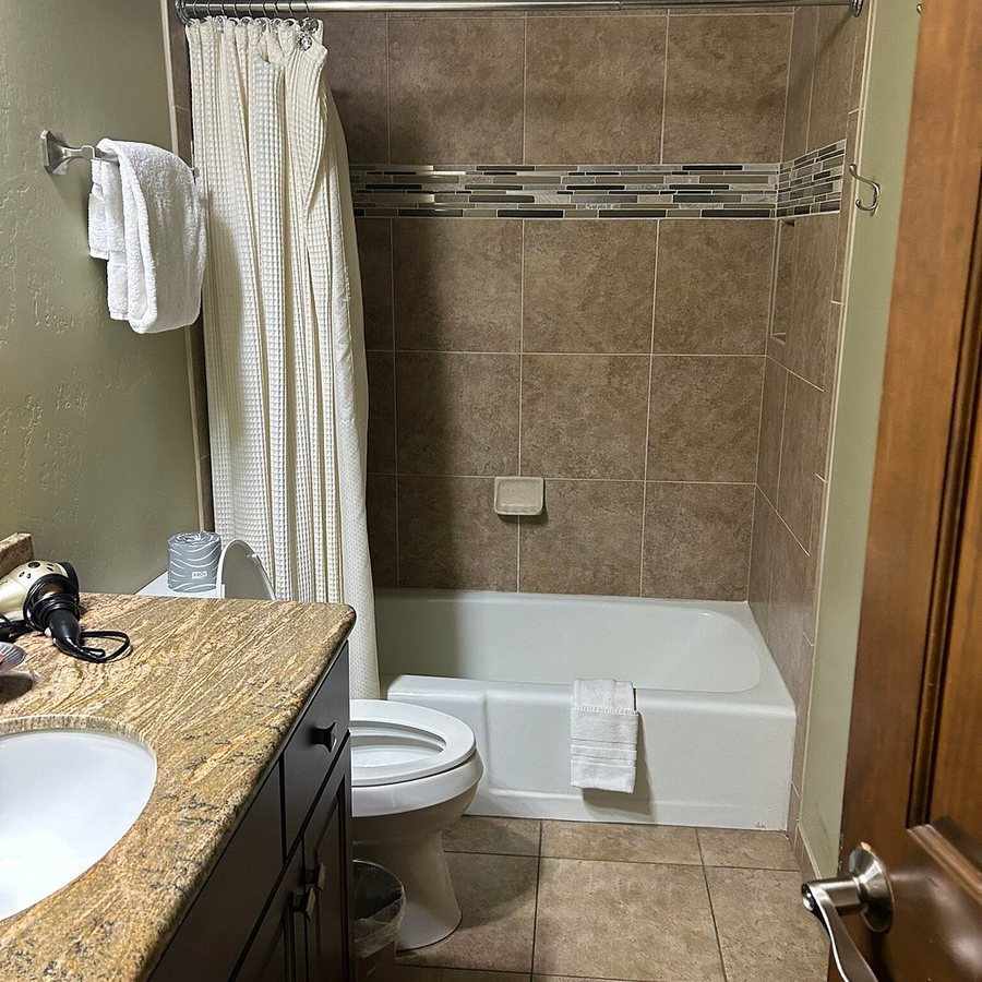 Junipine Resort — Bathroom