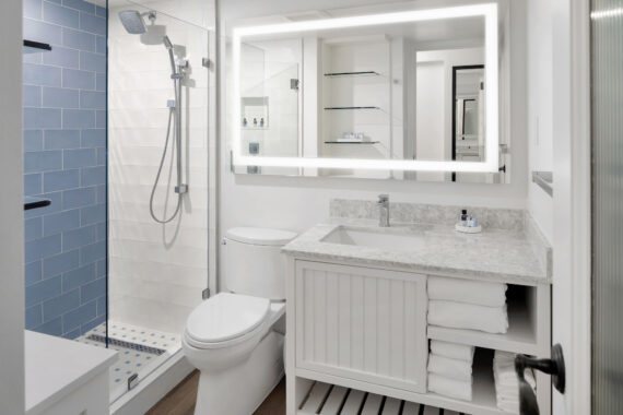 Jupiter Beach Resort Spa — Bathroom