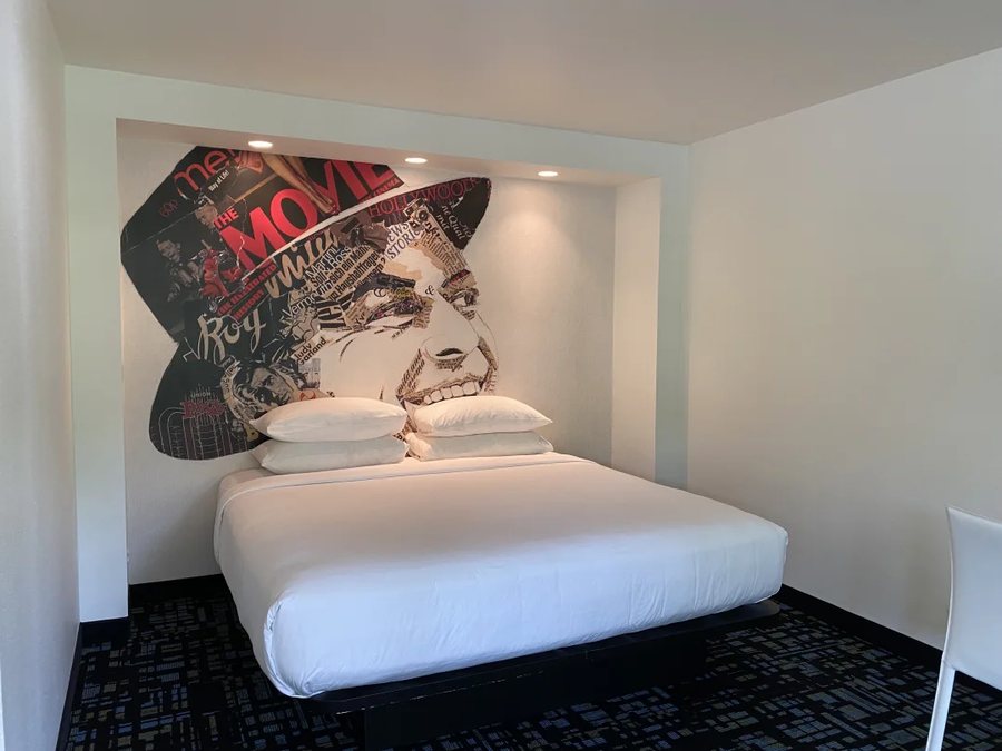 Jupiter Hotel — Guest room