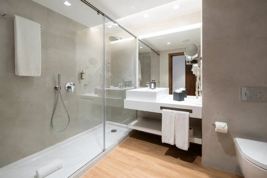 Jupiter Porto Hotel Rooftop SPA — Bathroom