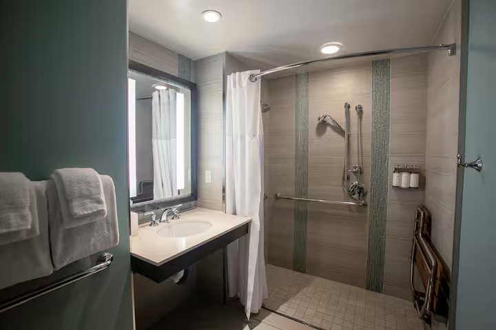 Jupiter Waterfront Inn — Bathroom
