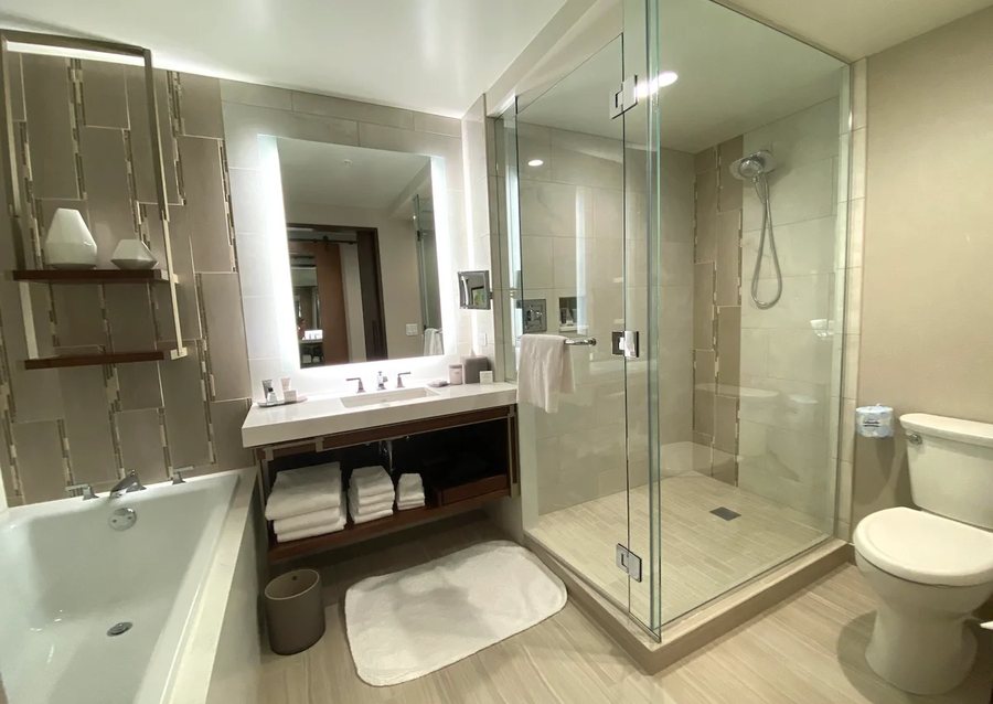 JW Marriott Anaheim Resort — Bathroom