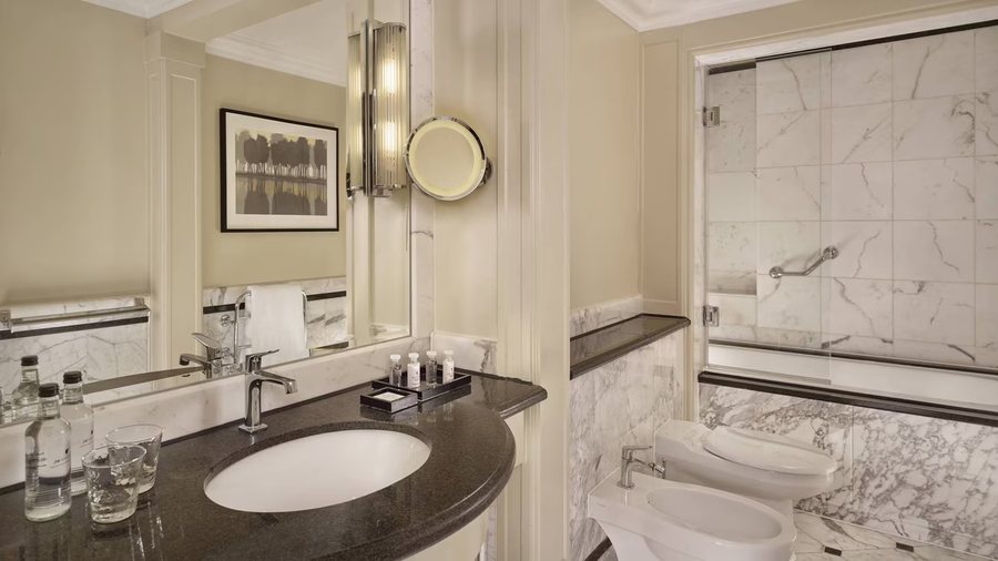 JW Marriott Grosvenor House London — Bathroom
