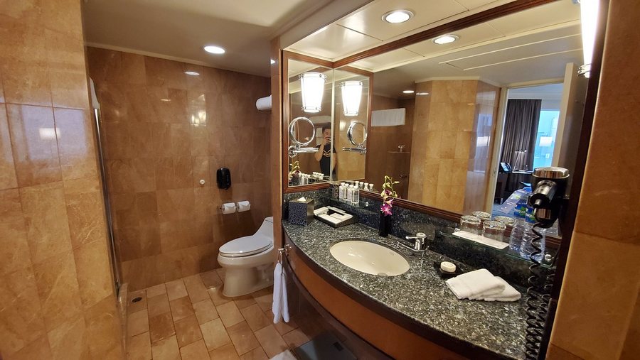 JW Marriott Hotel Hong Kong — Bathroom