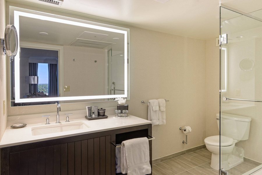 JW Marriott Houston by The Galleria — Bathroom