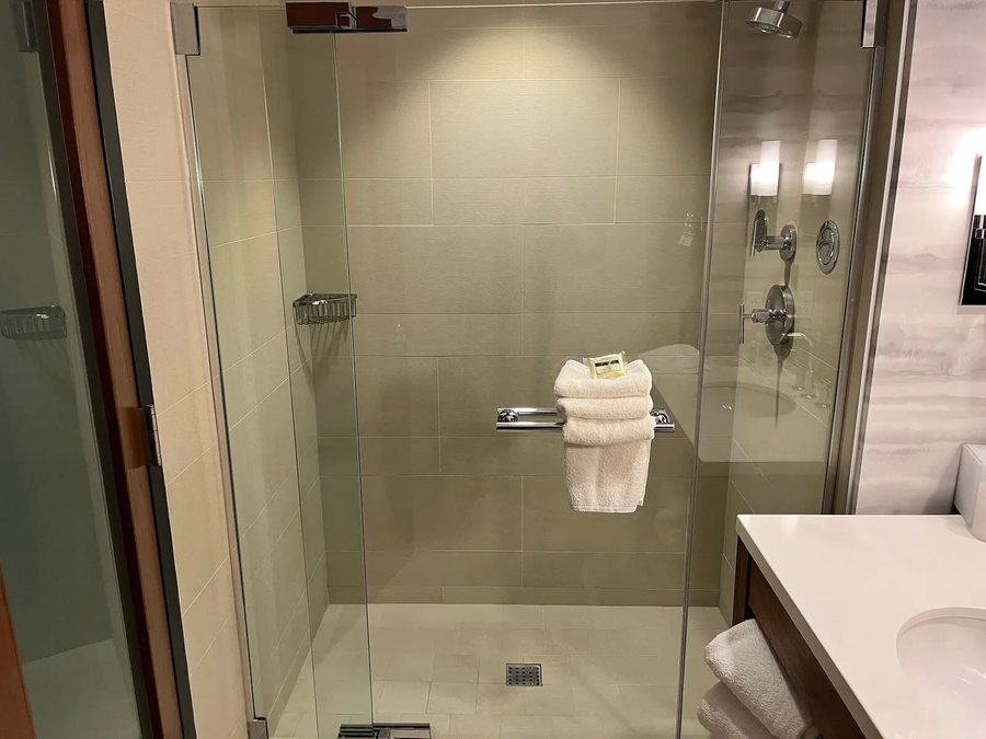 JW Marriott Indianapolis Indianapolis Indiana — Bathroom