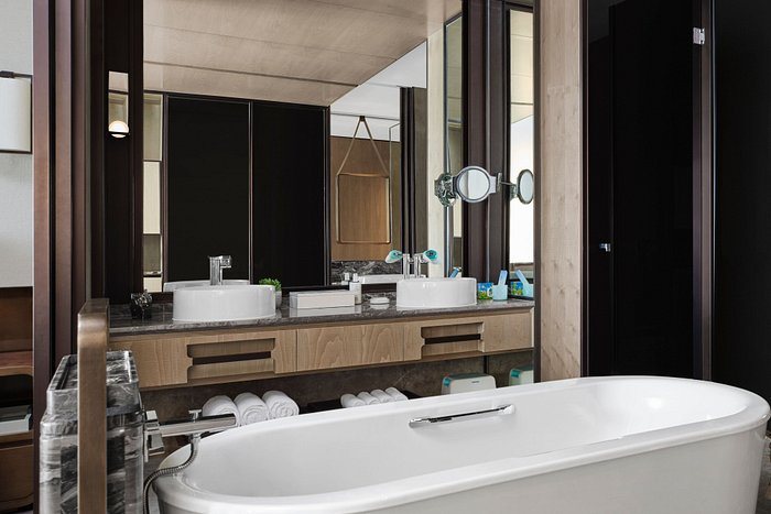 JW Marriott Marquis Hotel Shanghai Pudong — Bathroom