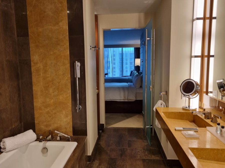 JW Marriott Marquis Miami — Bathroom
