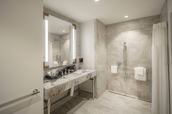 JW Marriott Savannah Plant Riverside District — Bathroom