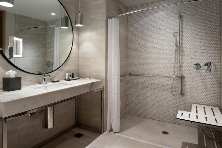 JW Marriott Tampa Water Street — Bathroom