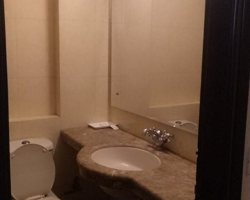 Jyoti Mahal A Heritage Hotel — Bathroom