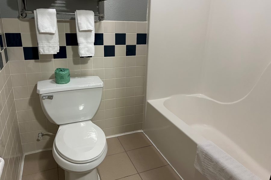 K Diamond K Guest Ranch — Bathroom