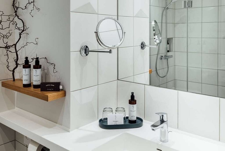 K T Boardinghouse — Bathroom