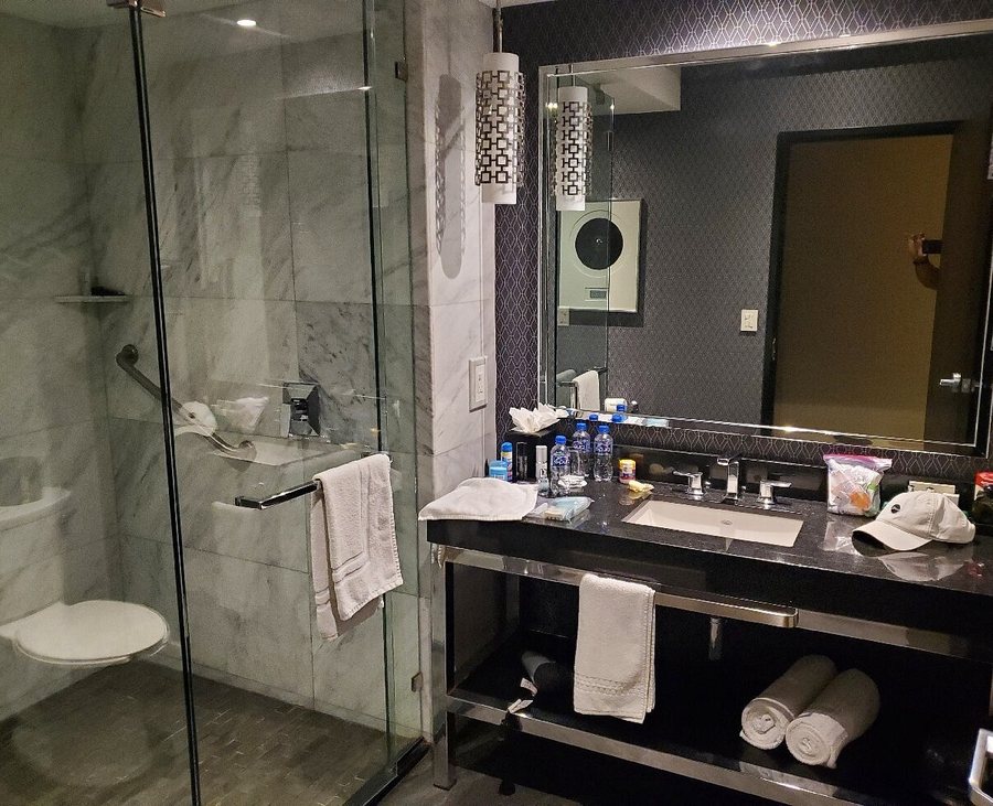 K Tower Boutique Tijuana — Bathroom