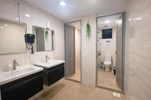 K2 Guest House — Bathroom