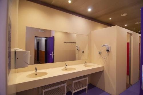Kabul Party Hostel Barcelona Catalonia — Bathroom