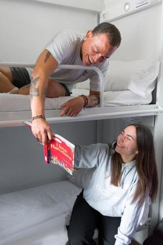 Kabul Party Hostel Barcelona Catalonia — Guest room