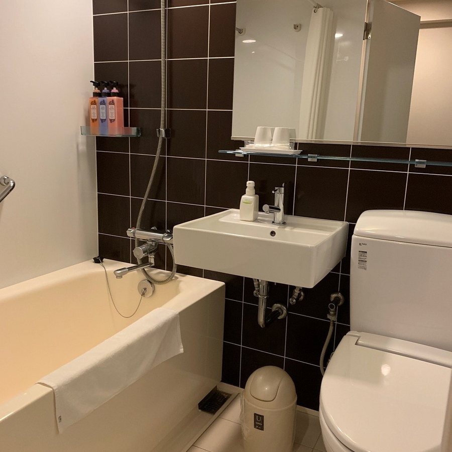 Kadoya Hotel — Bathroom