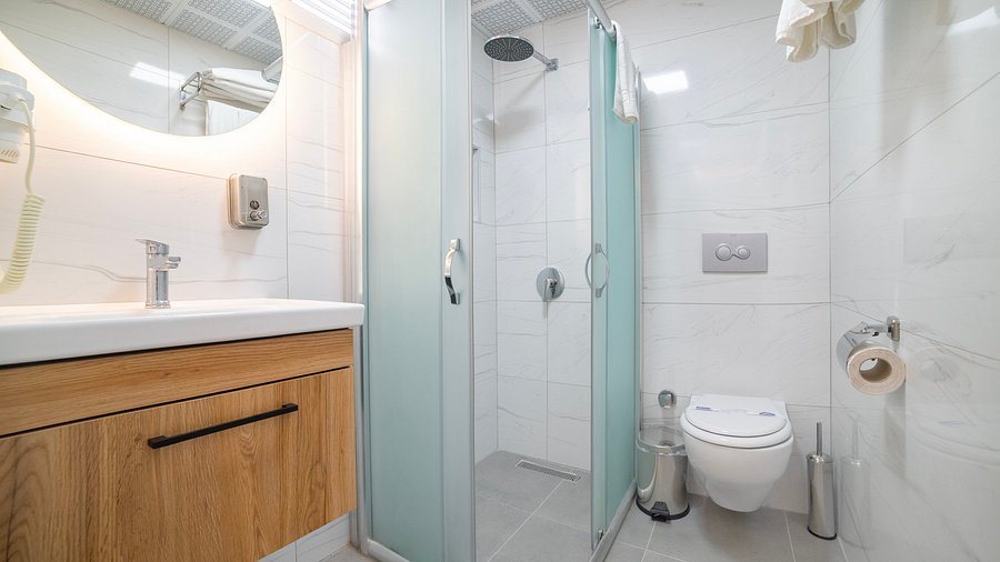 Kafkas Hotel Istanbul — Bathroom