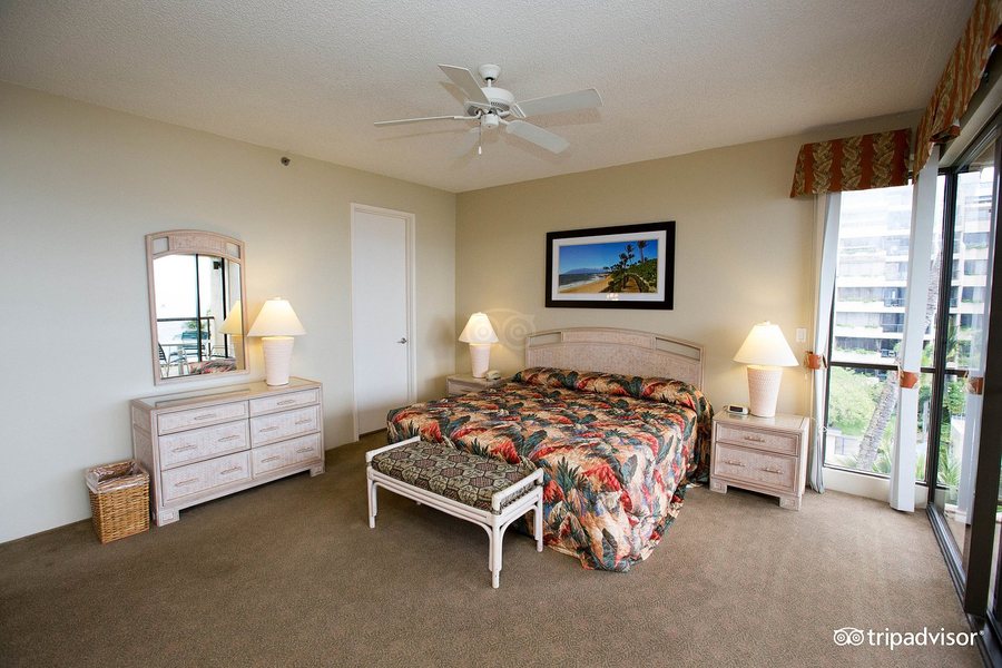 Kahana Beach Resort — Guest room