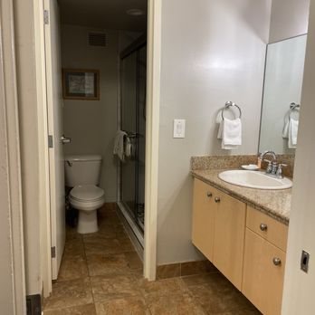 Kahana Sunset — Bathroom