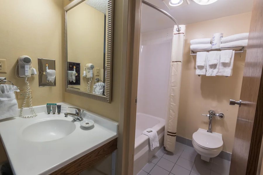 Kahler Inn Suites — Bathroom