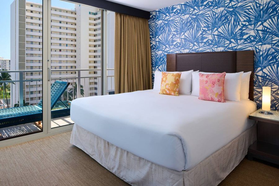 Kaimana Beach Hotel — Guest room