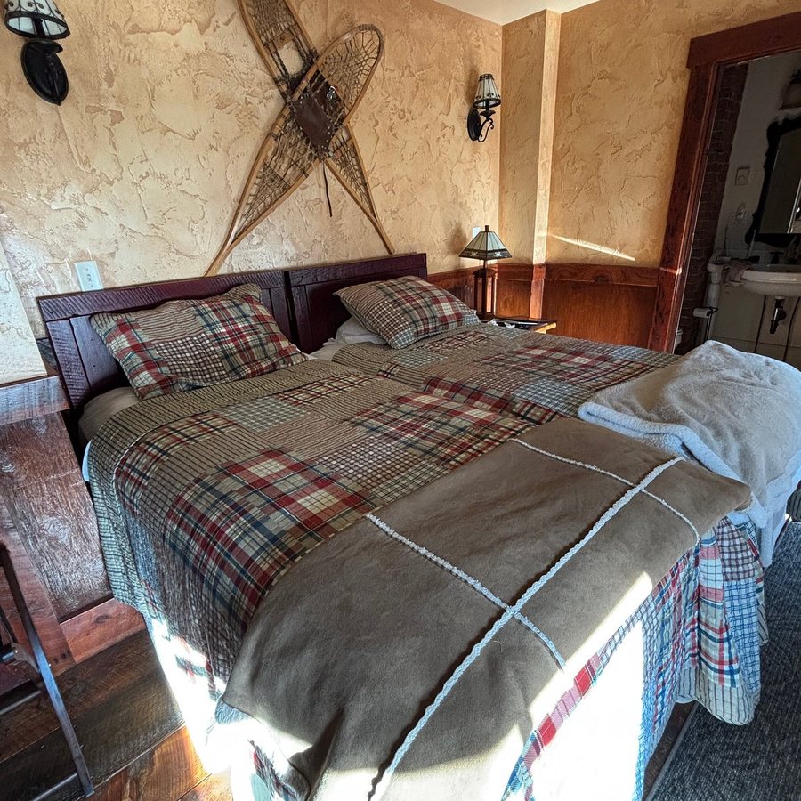 Kaiser House Hotel — Guest room