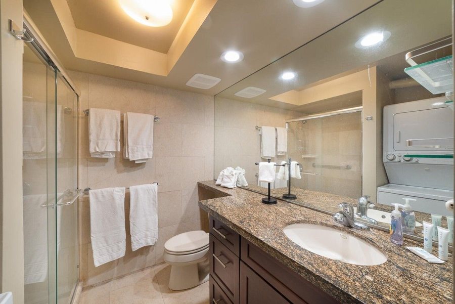 Kaleialoha Condominiums — Bathroom