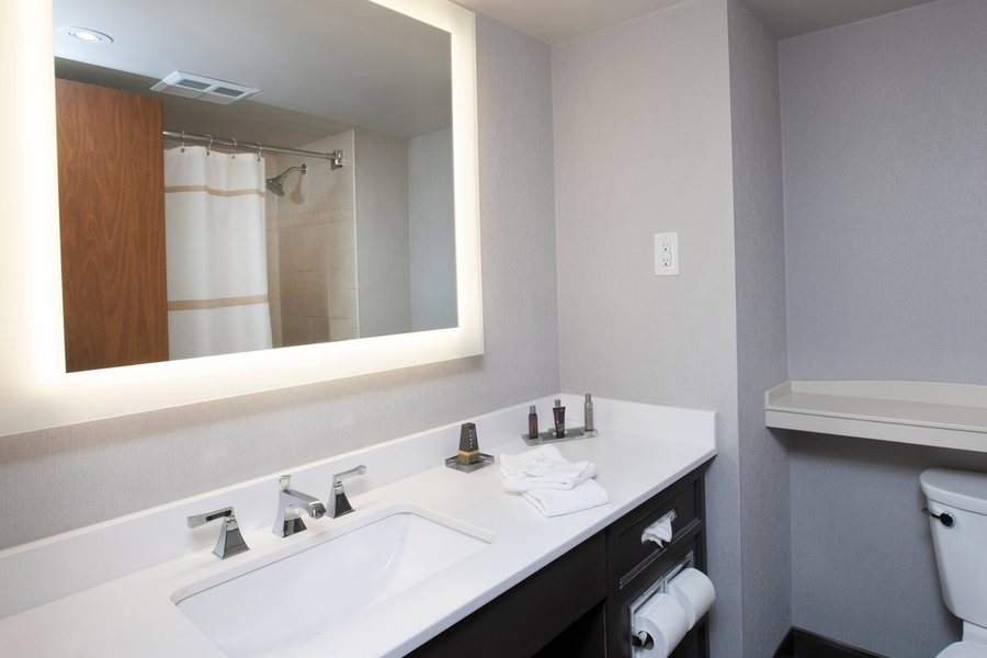 Kalika Hotel — Bathroom